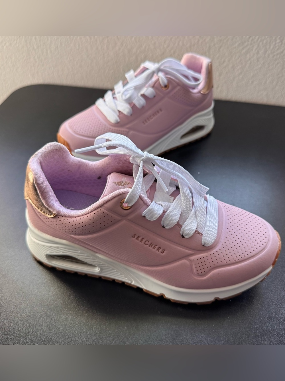Sketchers UNO Gen1 Shimmer Away Sneakers Size: 1, NWOT